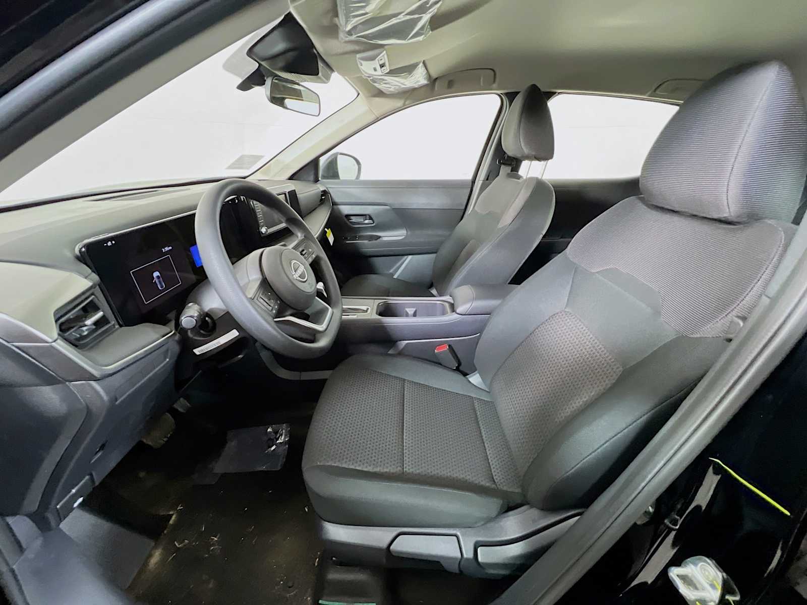 2025 Nissan Kicks S photo 4