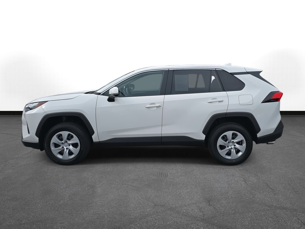 2025 Toyota RAV4 LE photo 5