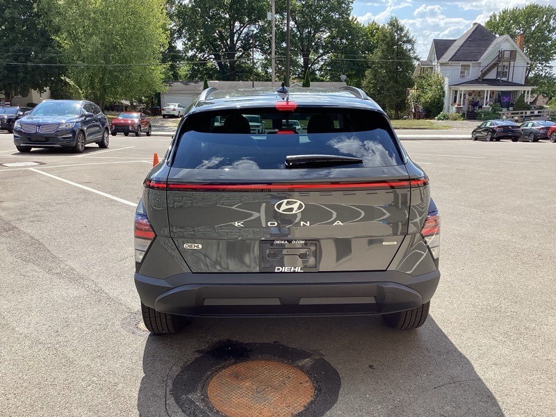2026 Hyundai Kona SEL photo 4