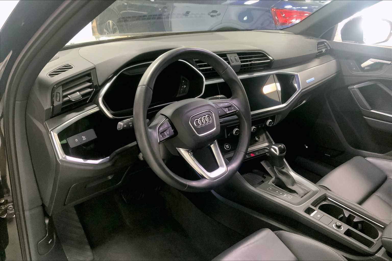 2023 Audi Q3 S line Premium Plus photo 2