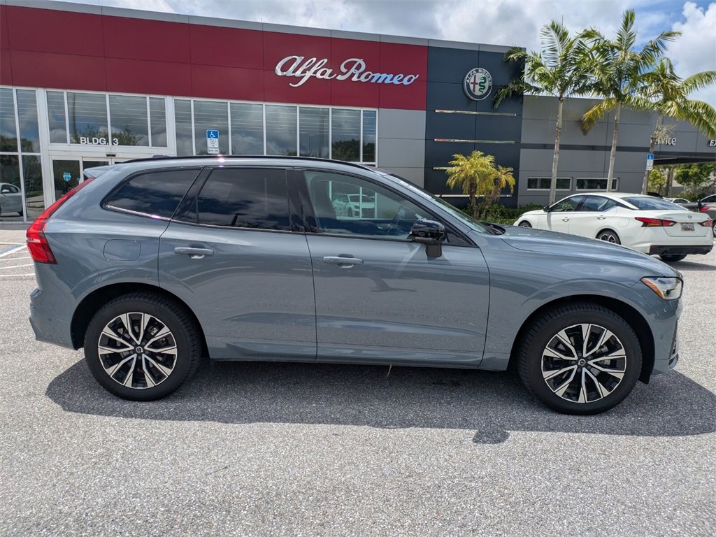 2024 Volvo XC60 B5 Plus photo 2