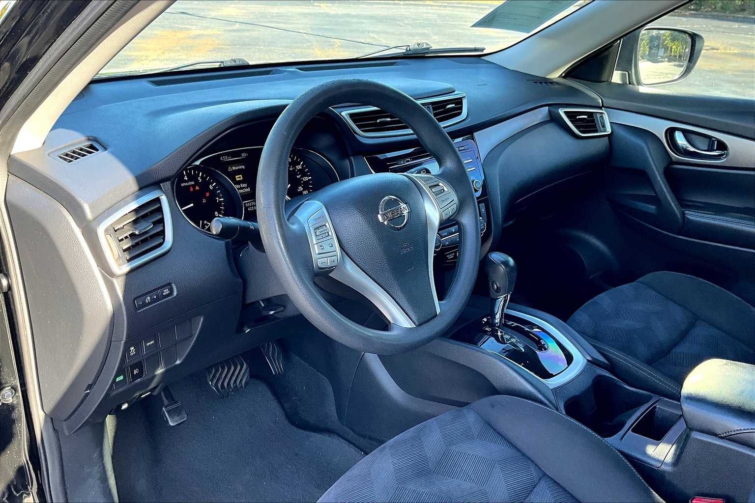 2015 Nissan Rogue SV photo 16