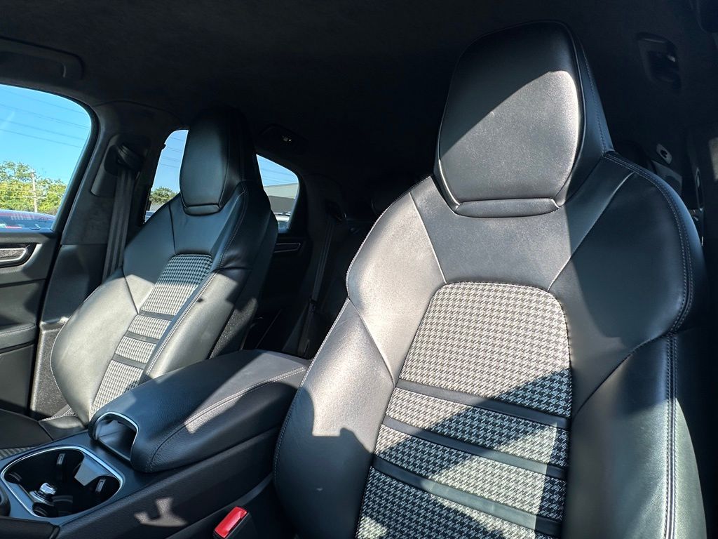 2022 Porsche Cayenne Coupe Base photo 24