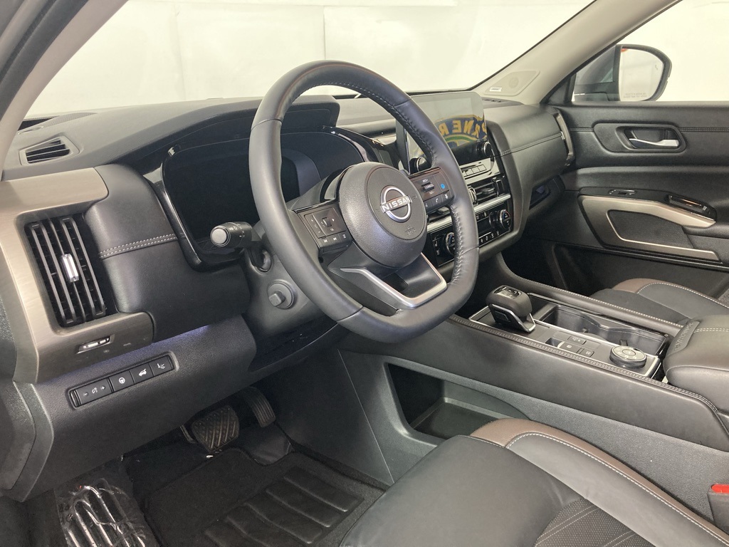 2024 Nissan Pathfinder Platinum photo 4