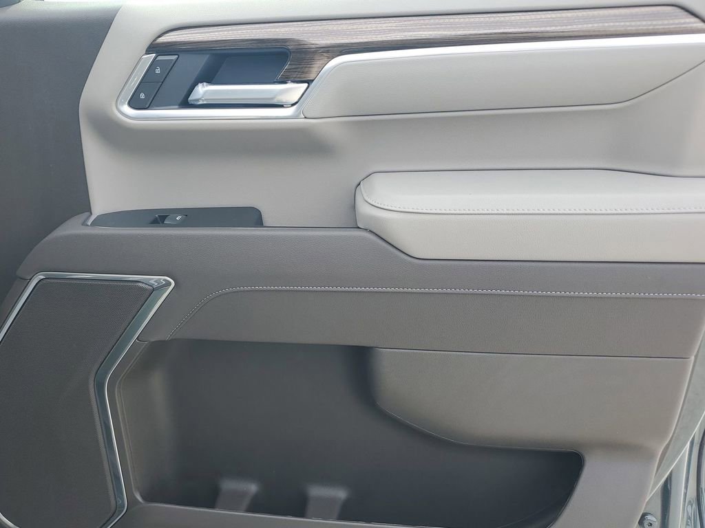 2025 Chevrolet Silverado 1500 LT photo 40