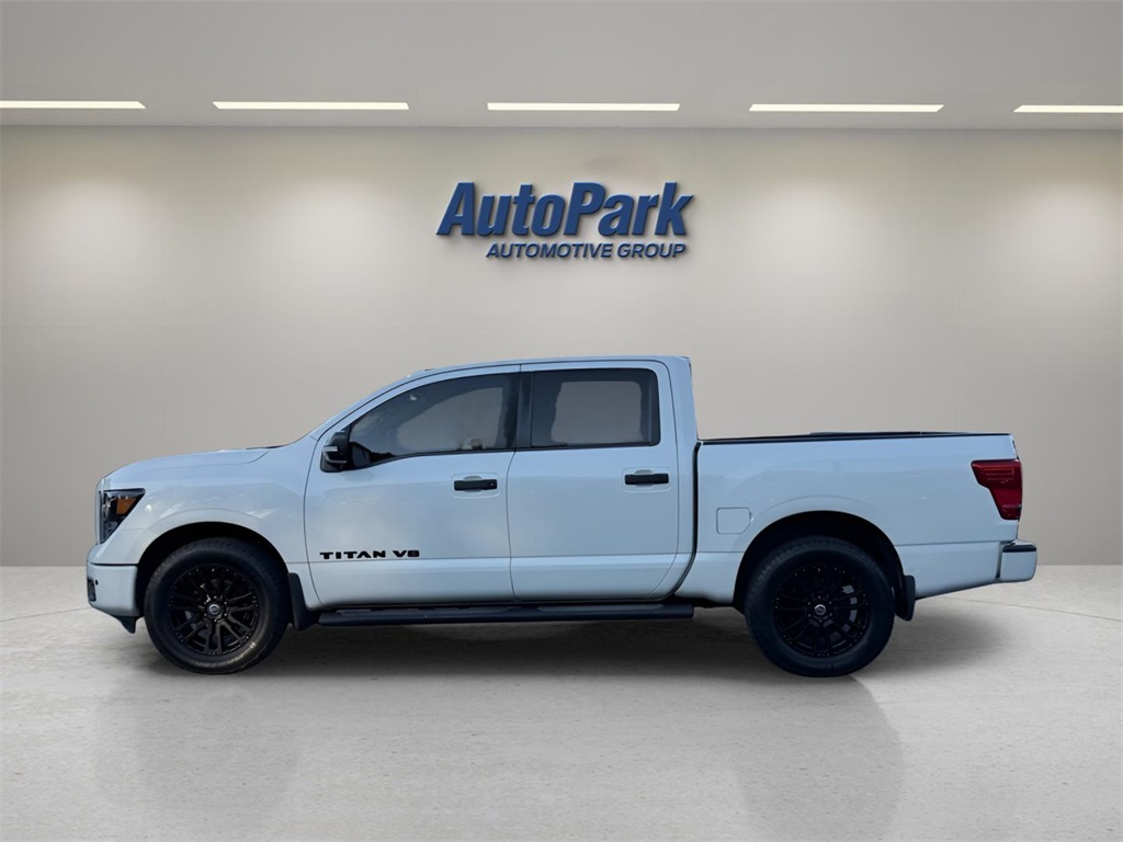 2018 Nissan Titan SV photo 2
