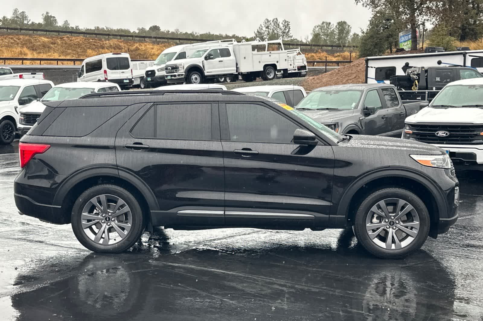 2023 Ford Explorer XLT photo 3