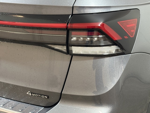 2025 Volkswagen Taos SEL photo 11