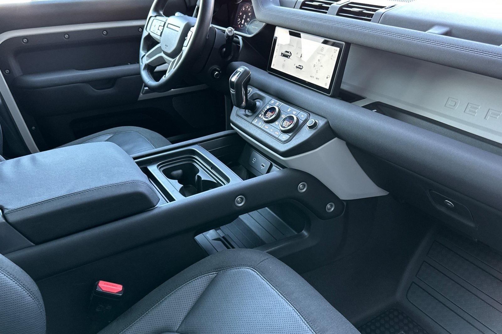 2021 Land Rover Defender 110 SE photo 16