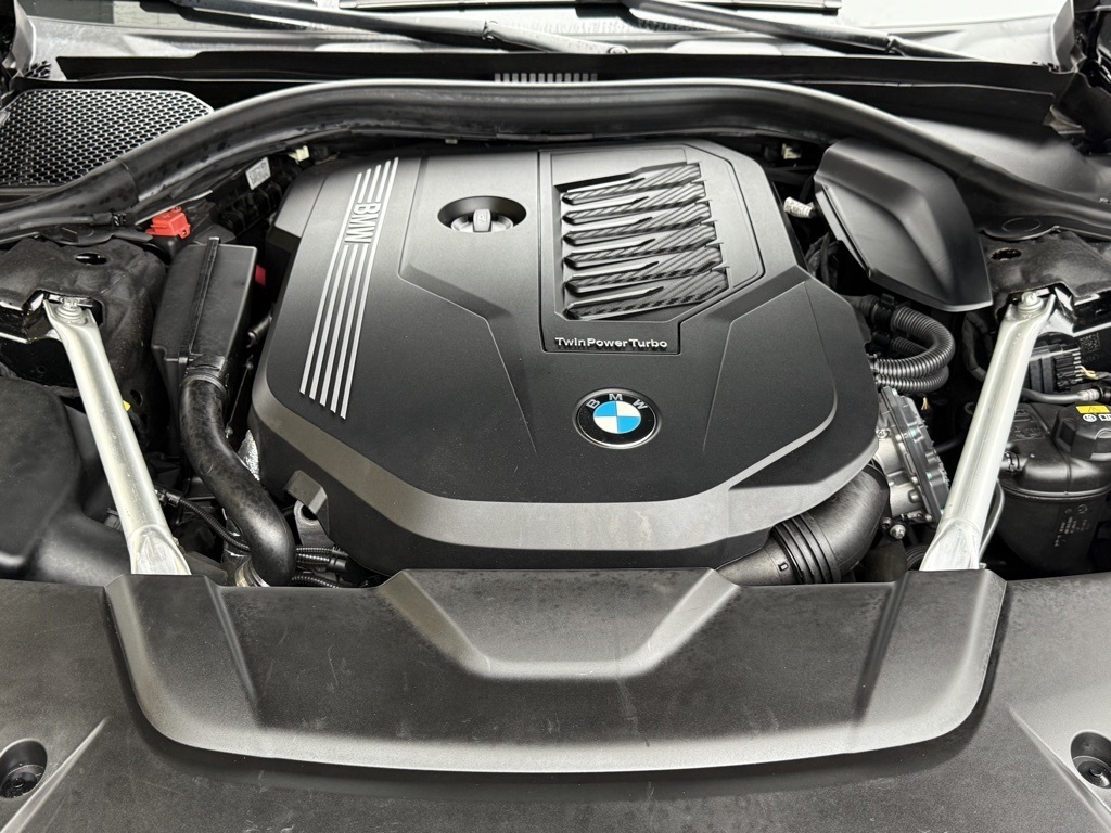 Used 2022 Black BMW 740i image 32