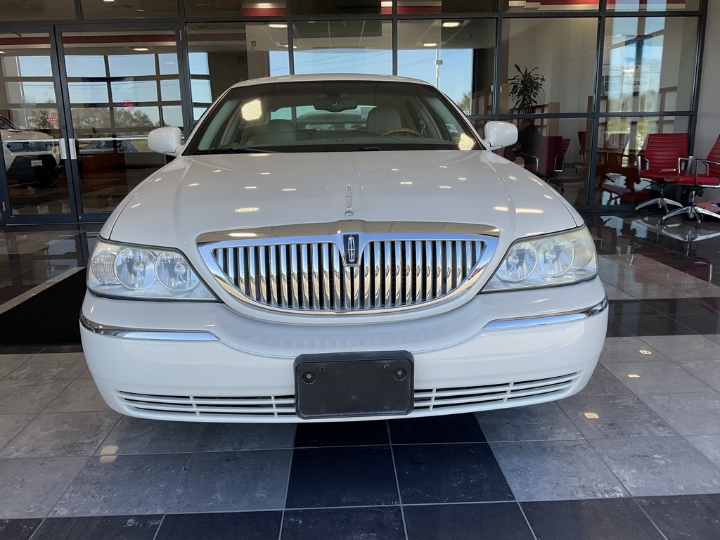 Used 2004 Lincoln Town Car Ultimate with VIN 1LNHM83W04Y635082 for sale in Kansas City
