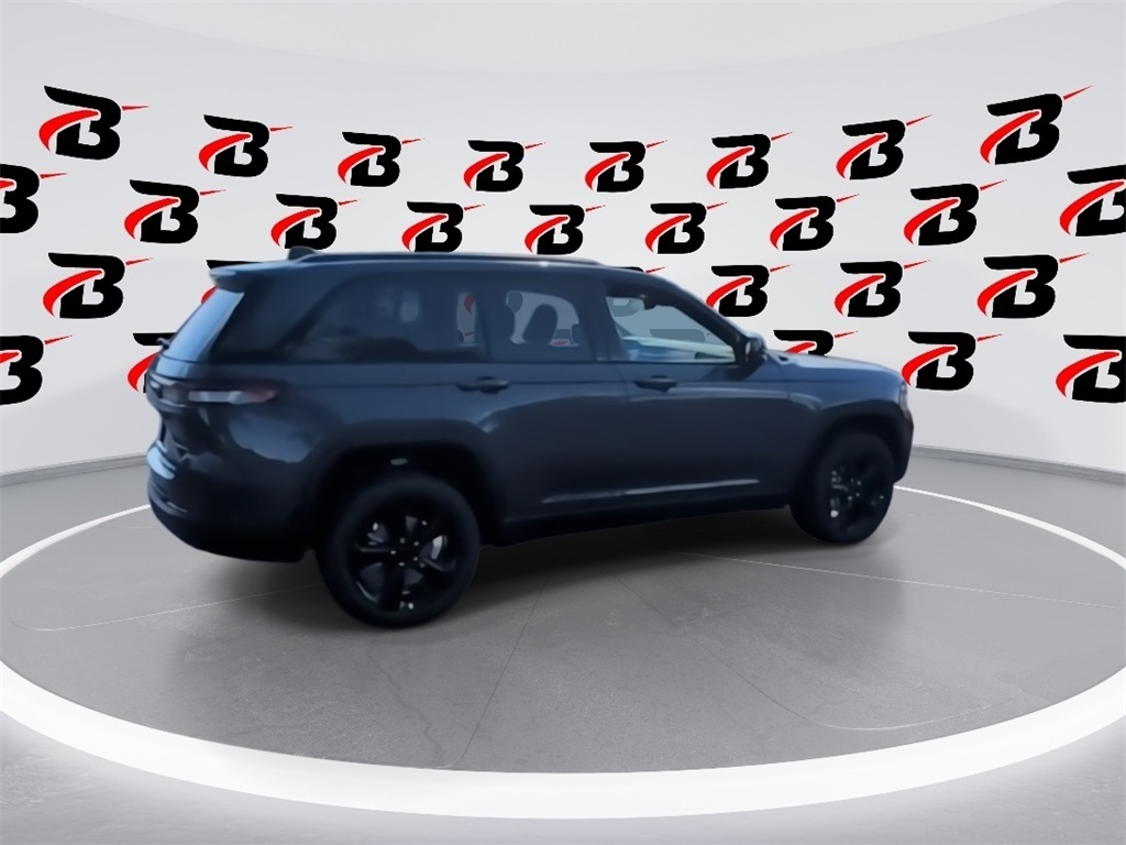 2025 Jeep Grand Cherokee Laredo Altitude photo 9