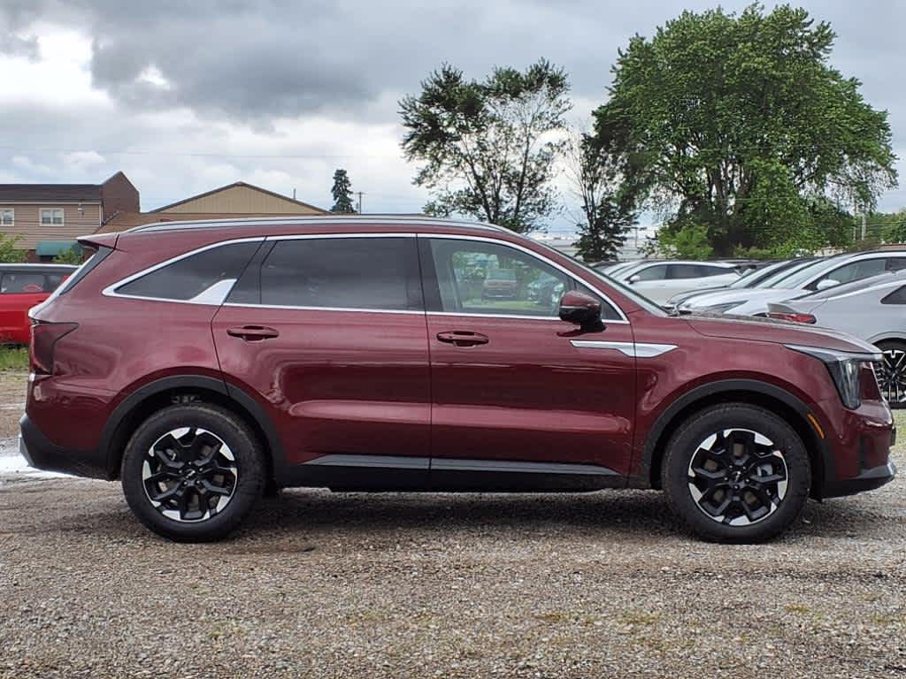 2025 Kia Sorento S photo 2