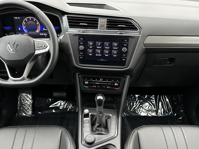 2023 Volkswagen Tiguan SE photo 3
