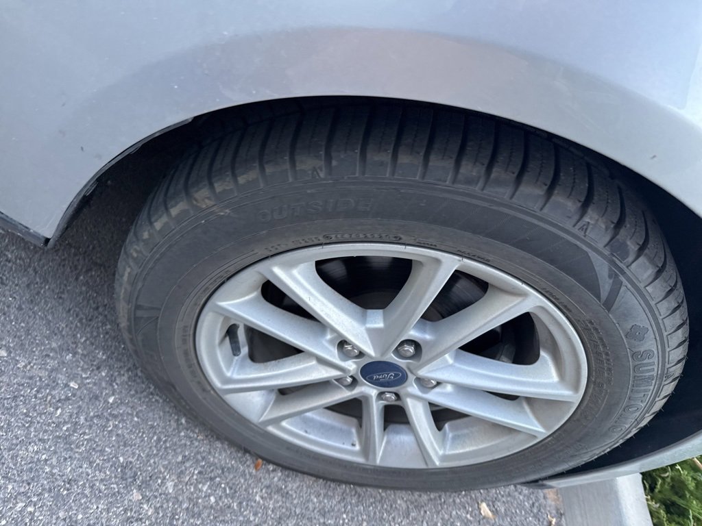 2017 Ford Focus SE photo 4