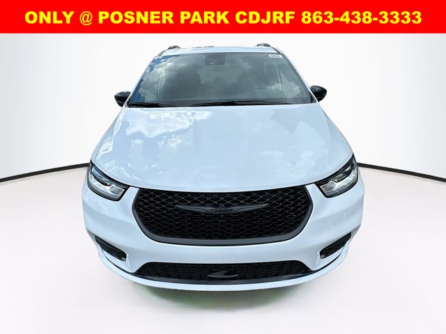 2026 Chrysler Pacifica Limited photo 2