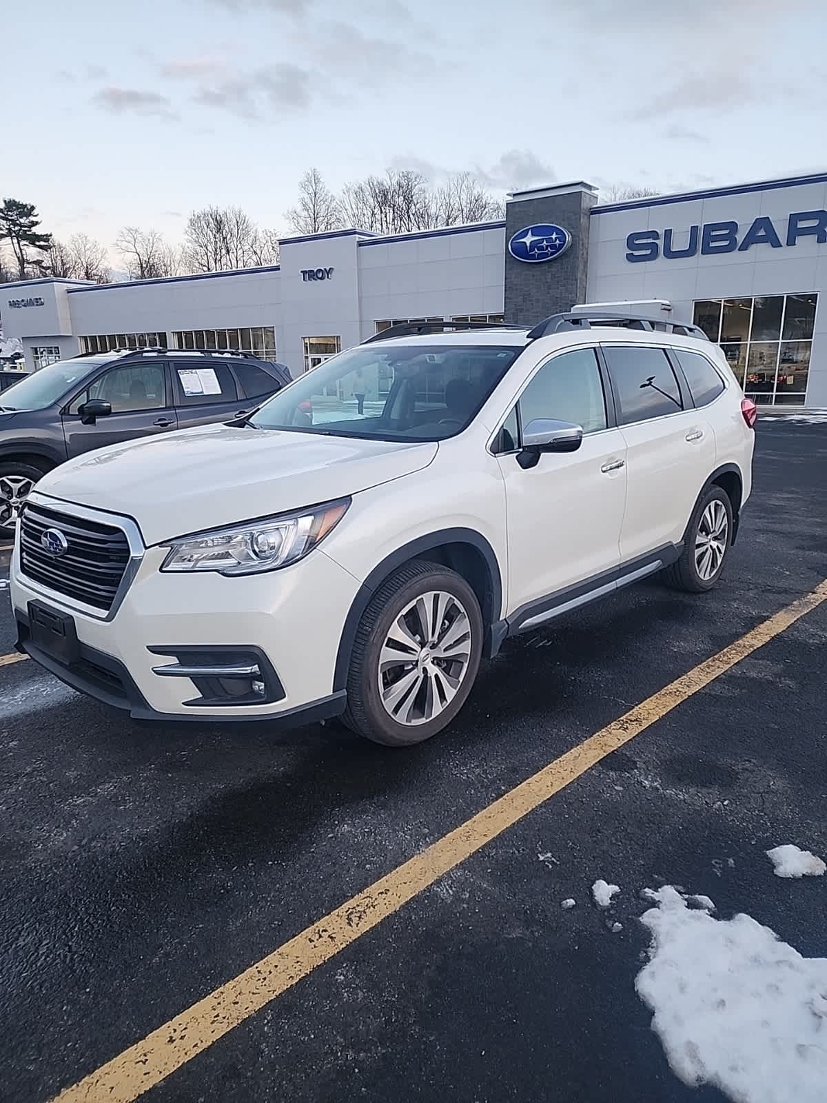 2022 Subaru Ascent Touring's photo