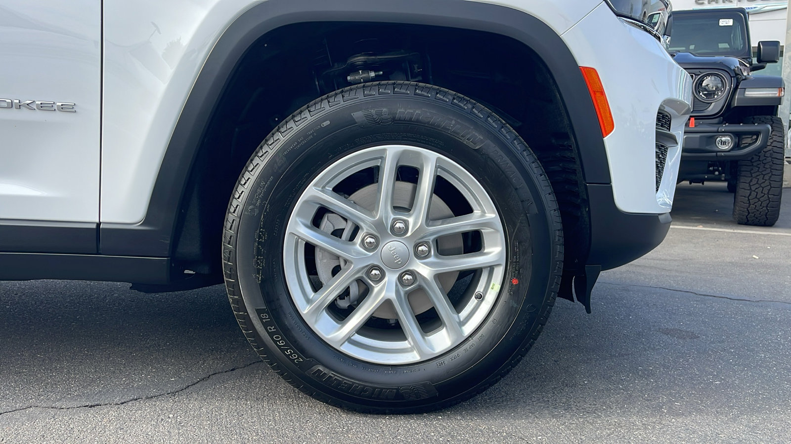 2025 Jeep Grand Cherokee Laredo photo 25