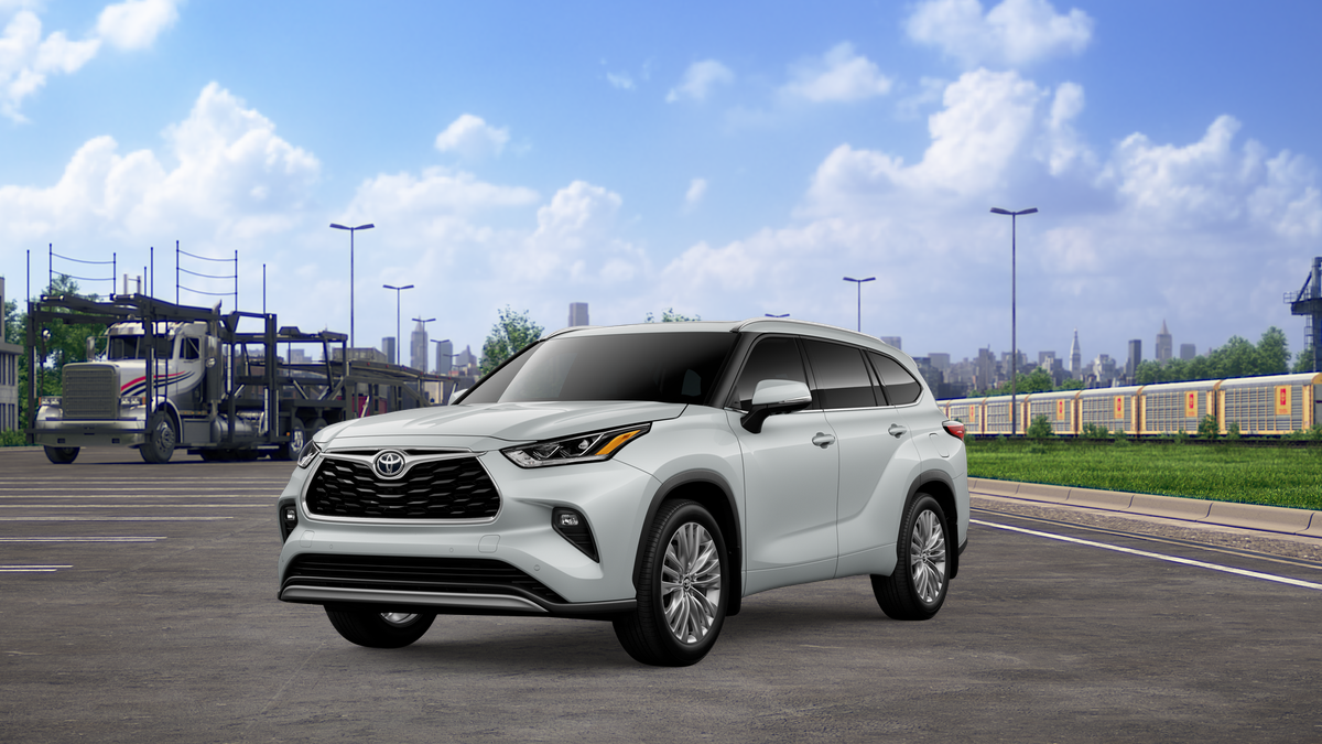 2026 Toyota Highlander Platinum's photo