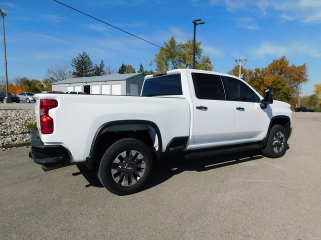 2023 Chevrolet Silverado 2500HD Custom photo 3