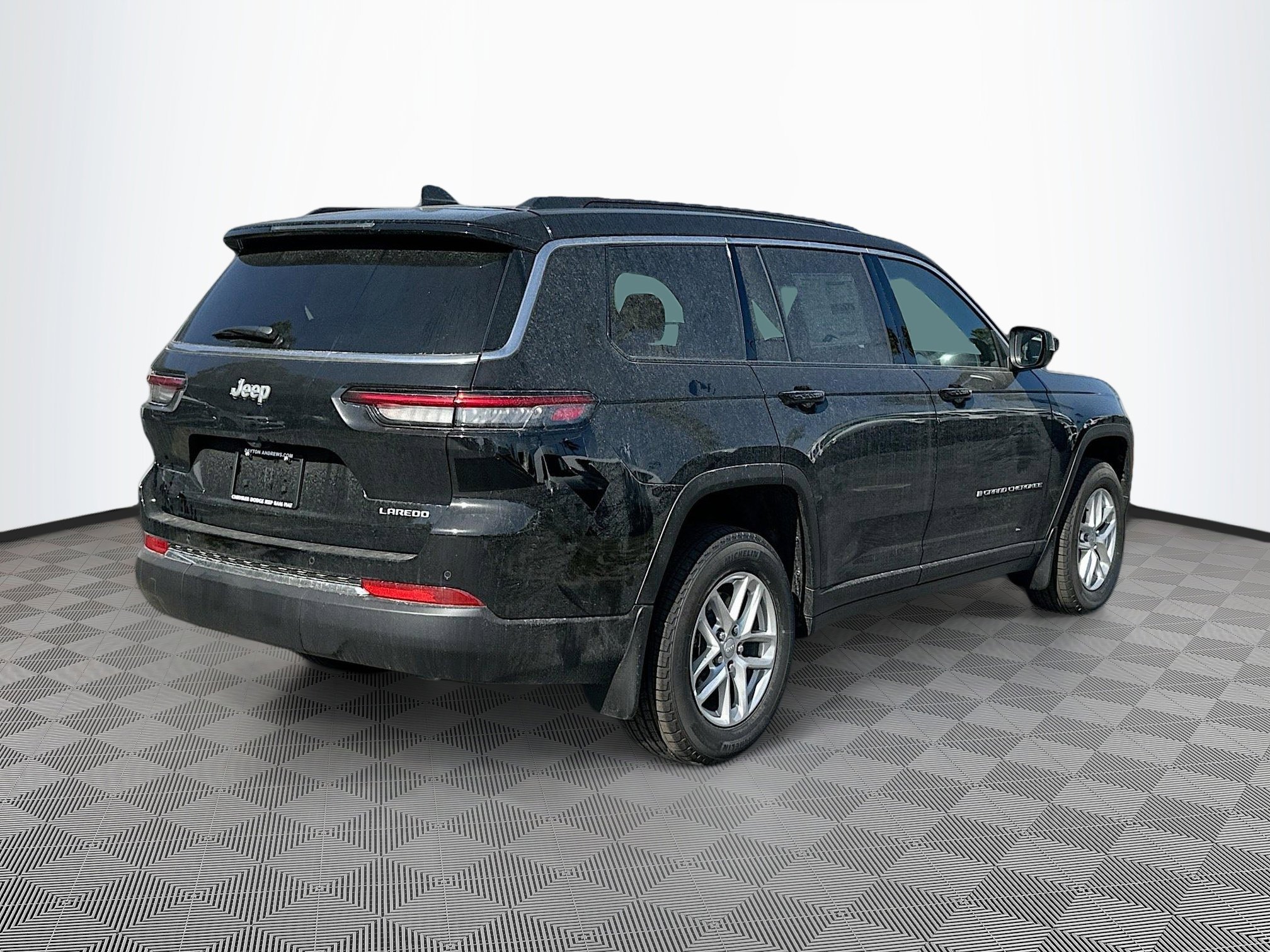 2025 Jeep Grand Cherokee Laredo X photo 4