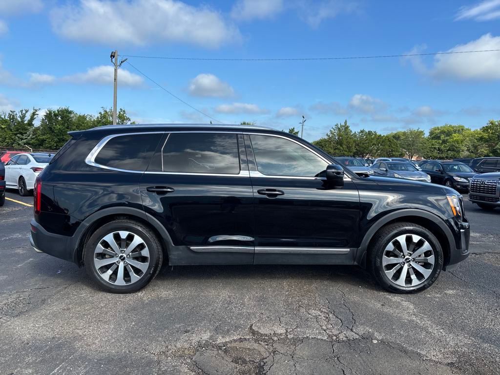 2022 Kia Telluride EX photo 2