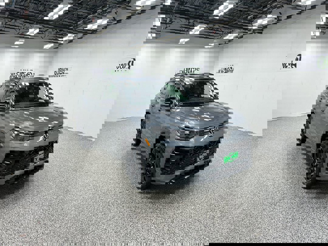 2026 Volkswagen Tiguan SE R-LINE BLACK's photo