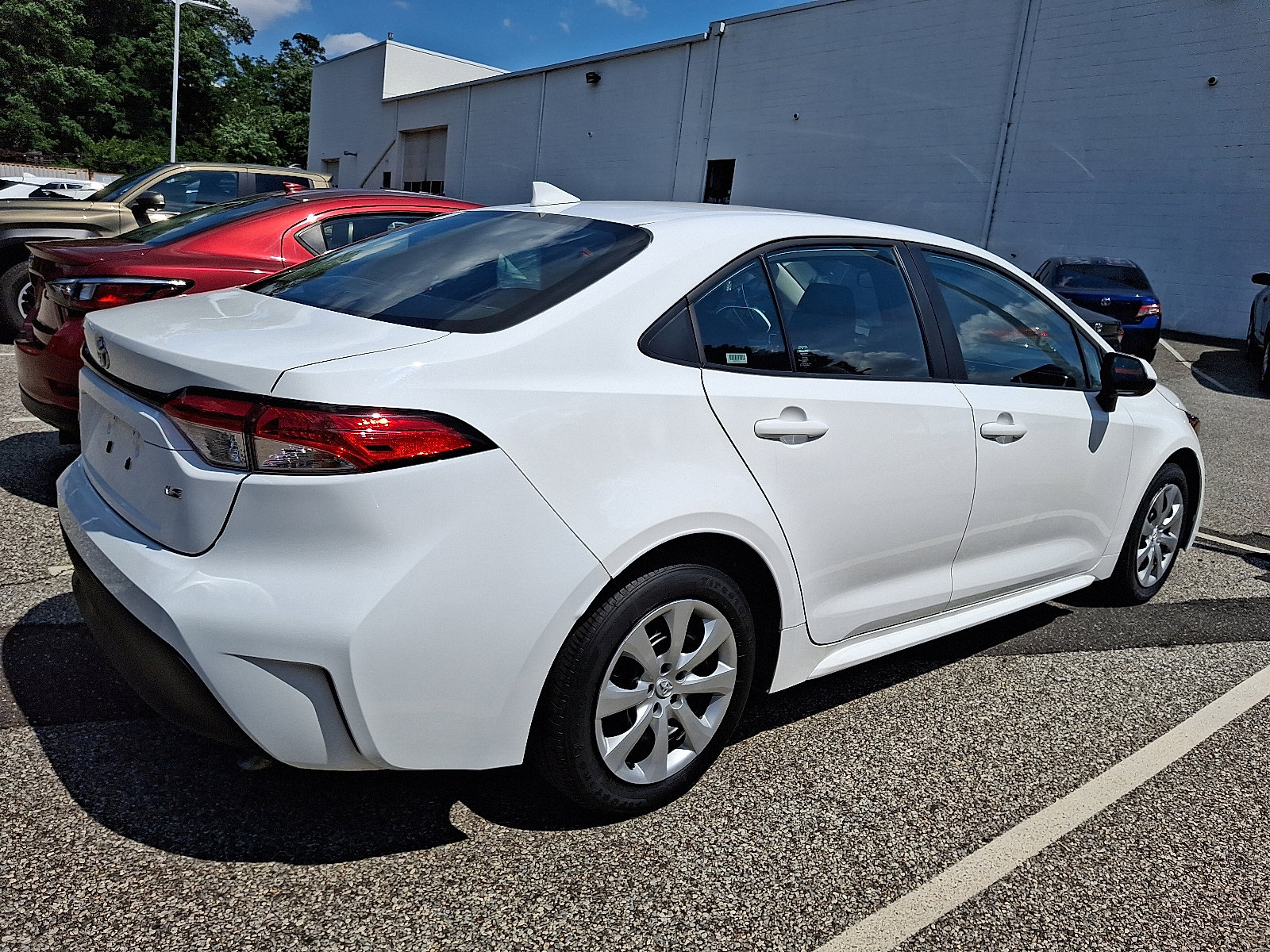 2023 Toyota Corolla LE photo 3