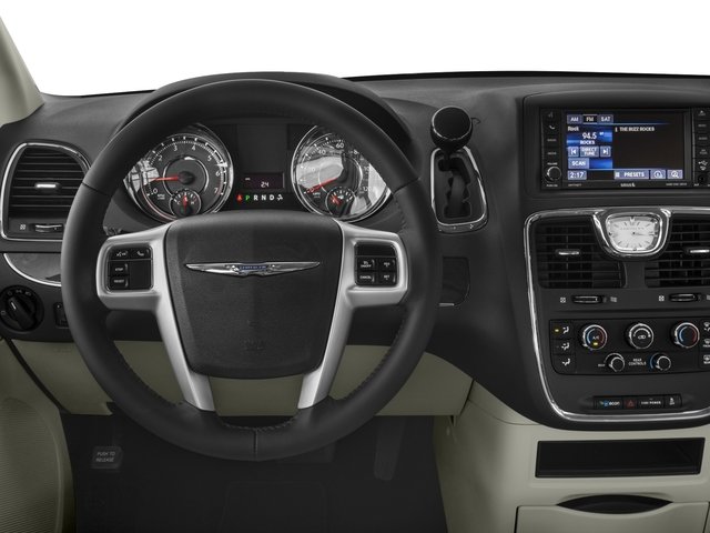 2016 Chrysler Town & Country Touring photo 10