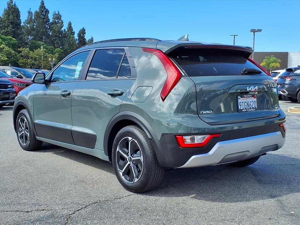 2025 Kia Niro EX photo 3