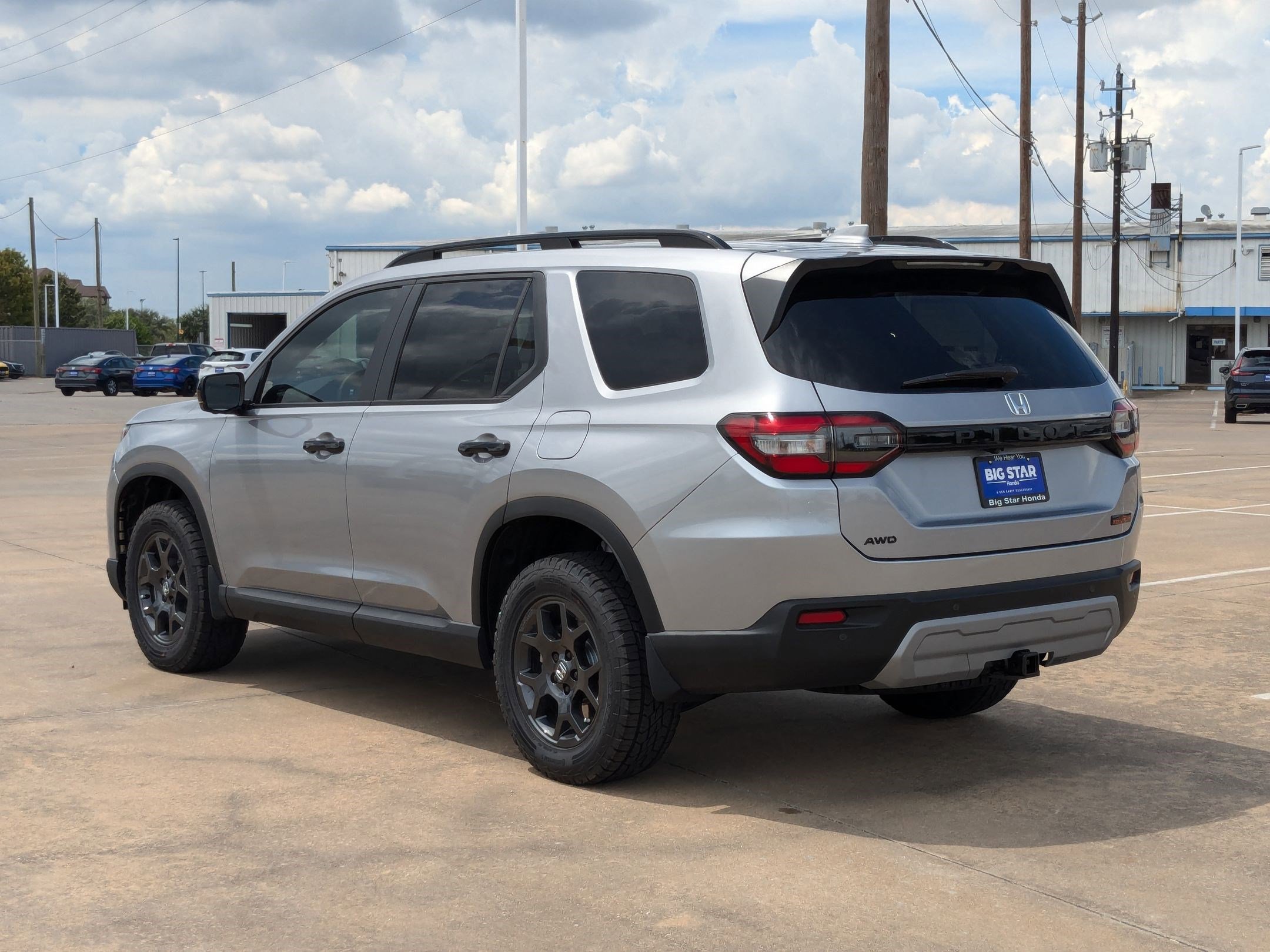 2025 Honda Pilot TrailSport photo 4