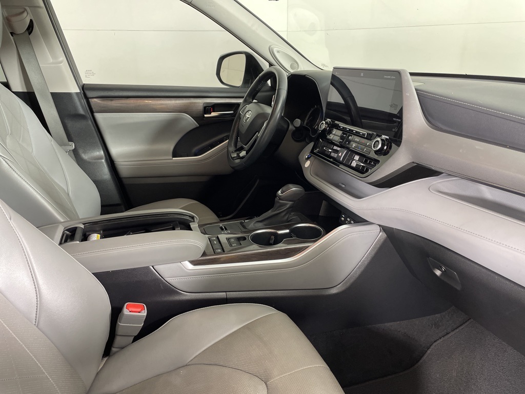 2022 Toyota Highlander Platinum photo 13