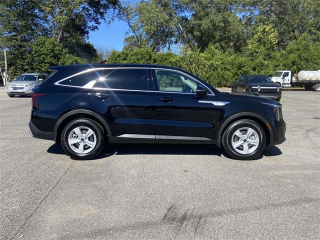 2026 Kia Sorento LX photo 2