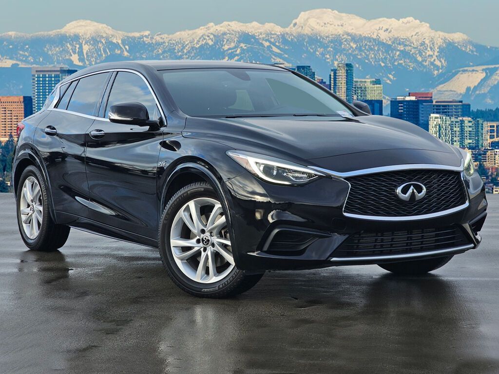 2018 INFINITI QX30 Luxury's photo