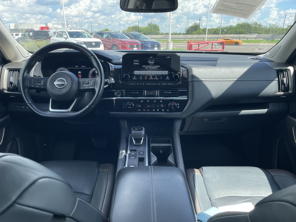 2022 Nissan Pathfinder Platinum photo 14
