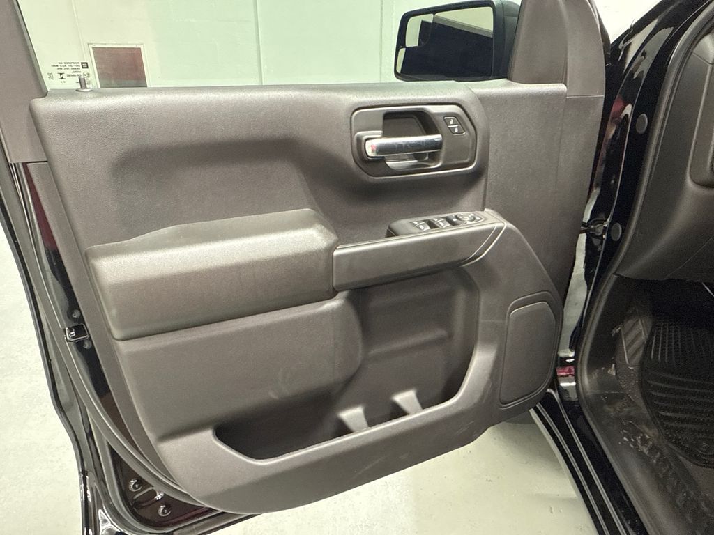 2025 Chevrolet Silverado 1500 Custom photo 8