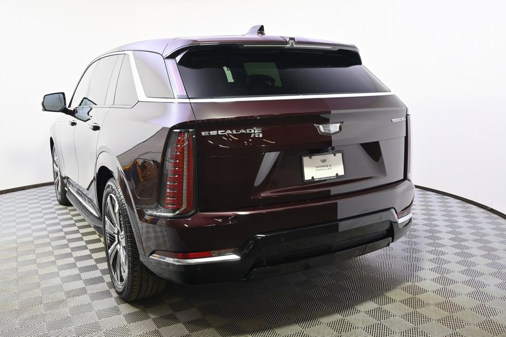 2025 Cadillac Escalade IQ Luxury photo 3