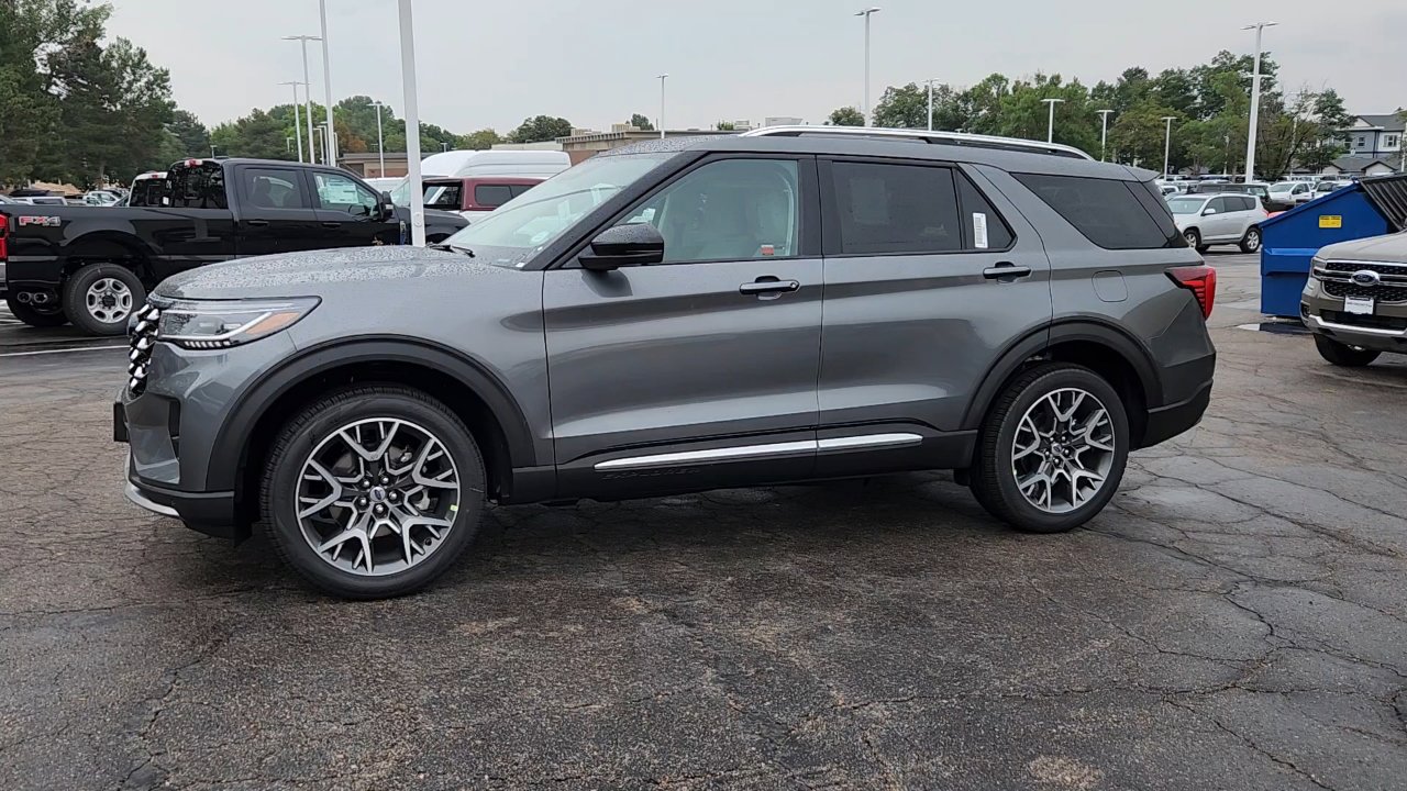 2025 Ford Explorer Platinum photo 3