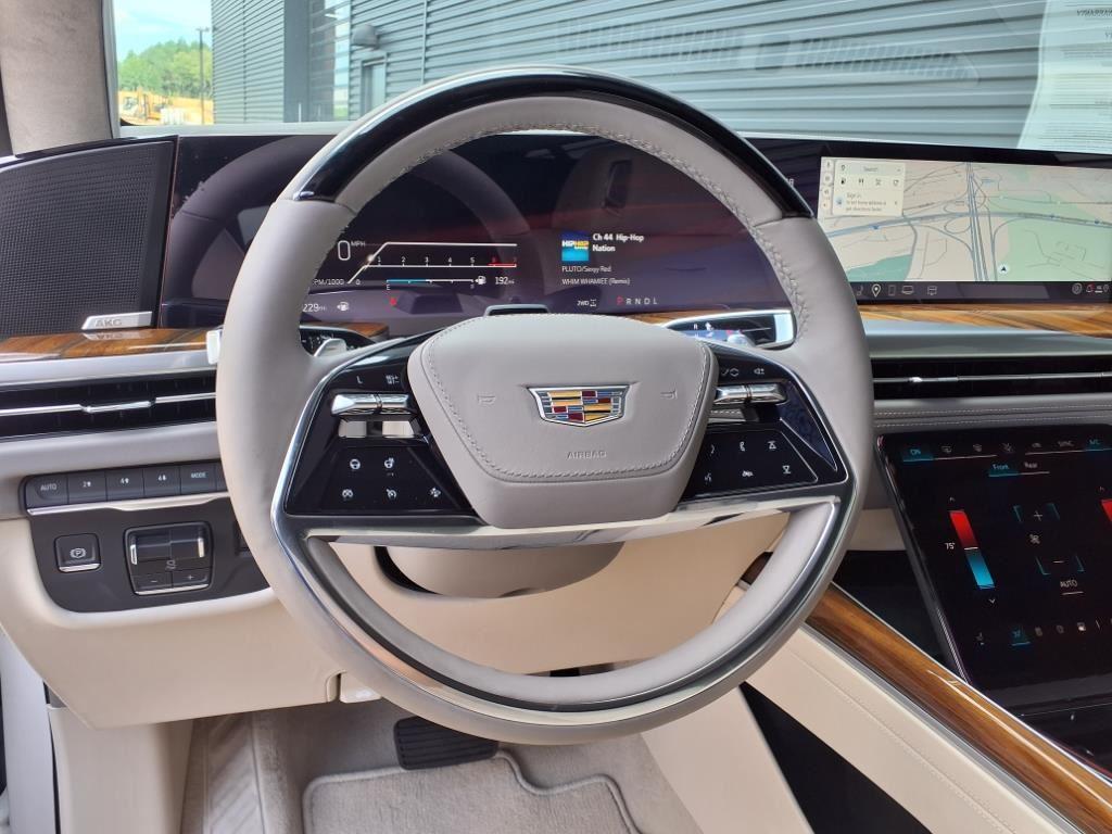 2025 Cadillac Escalade ESV Premium Luxury Platinum photo 4