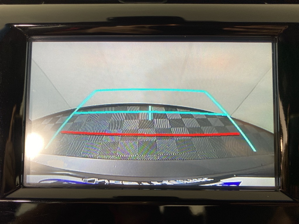 2019 Toyota Camry SE photo 3