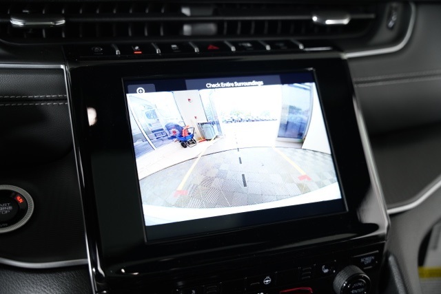 2025 Jeep Grand Cherokee Altitude photo 9