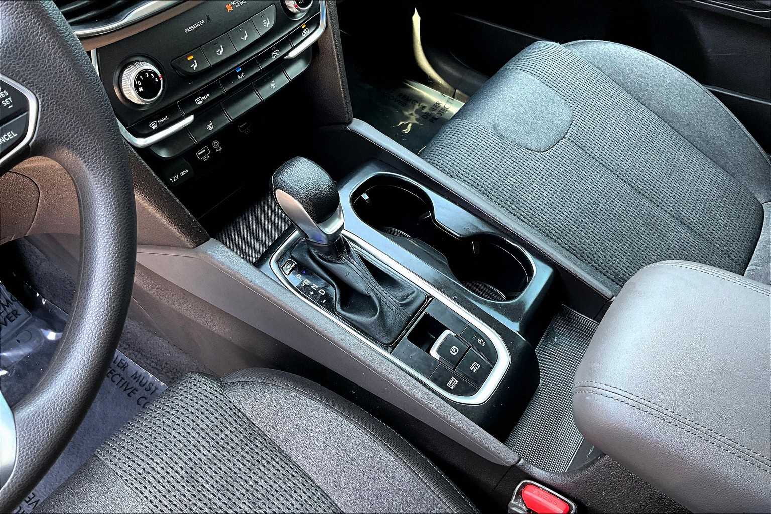 2020 Hyundai Santa Fe SEL photo 8