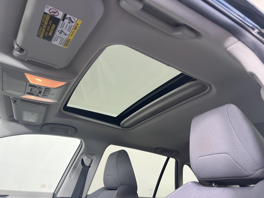 2019 Toyota RAV4 XLE photo 16