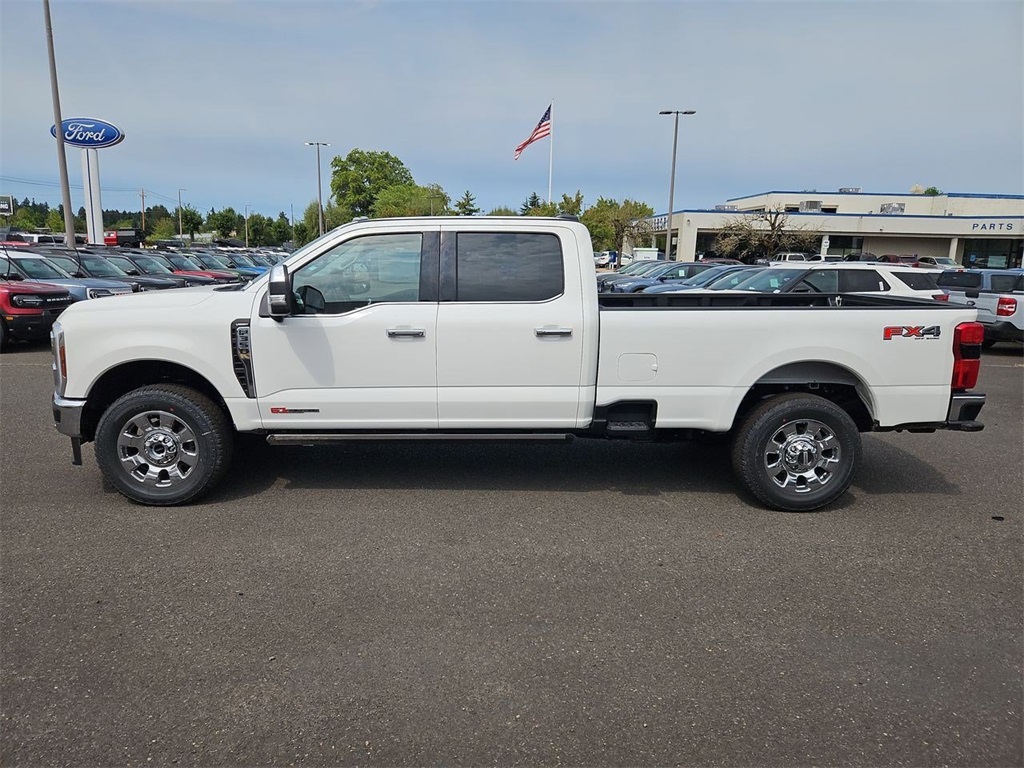 2025 Ford F-350 Lariat photo 2