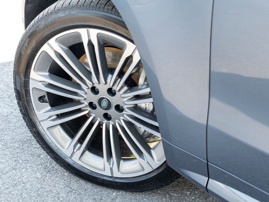 2025 Land Rover Range Rover Sport SE photo 8