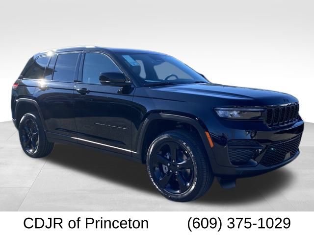 2025 Jeep Grand Cherokee Altitude's photo