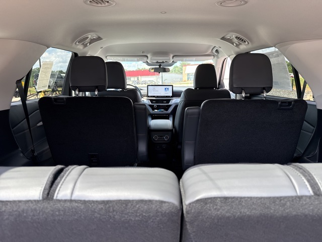 2025 Ford Explorer photo 18
