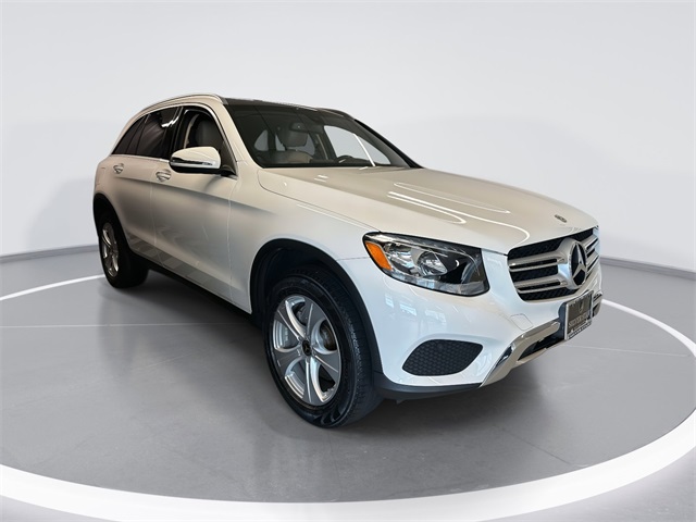 2018 Mercedes Benz GLC 300 4MATIC photo 3