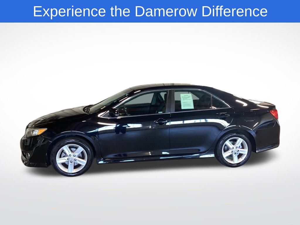 2012 Toyota Camry SE photo 2