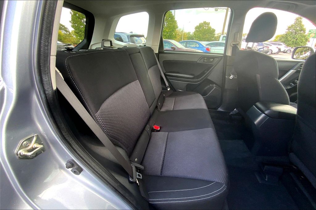 2017 Subaru Forester 2.5i Premium photo 25